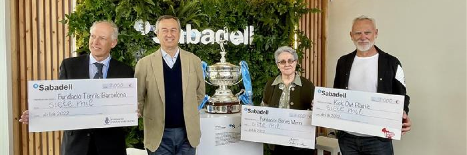 Imagen de la donación de Banco Sabadell para los refugiados por la guerra de Ucrania.