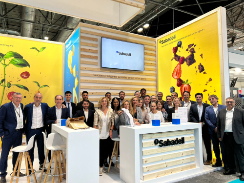 Imagen de Banco Sabadell en el Fruit Attraction 2023, un encuentro con productores del sector hortofrutícola.