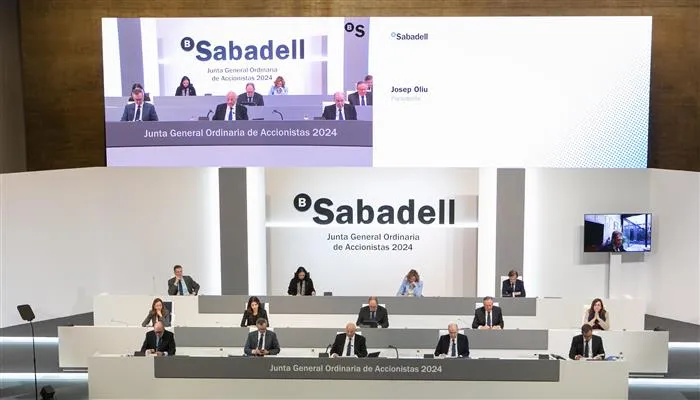 Imagen de la junta general ordinaria de accionistas de Banco Sabadell en 2024