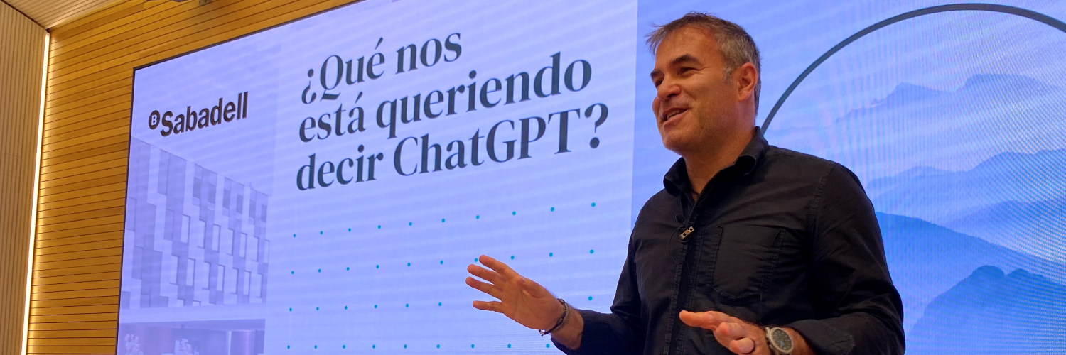 Imagen de David Boronat hablando sobre las novedades en inteligencia artificial.