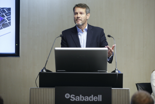  Image of Eduardo Currás during his presentation