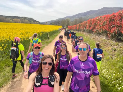 Imagen de los trabajadores de Banco Sabadell en la carrera solidaria Intermón Oxfam Trailwalker